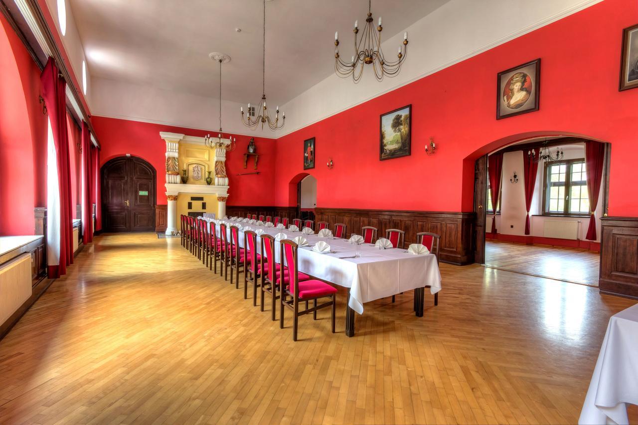 Palac Krobielowice Kąty Wrocławskie エクステリア 写真